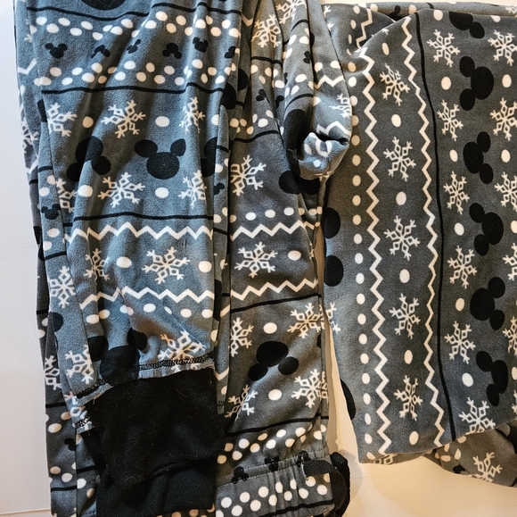 Disney Store Women's Pajama Set Size Medium Adorable - Picture 2 of 6